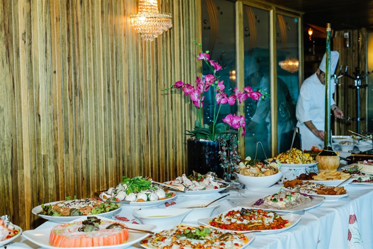 Sunday Buffet at Bay Lodge
